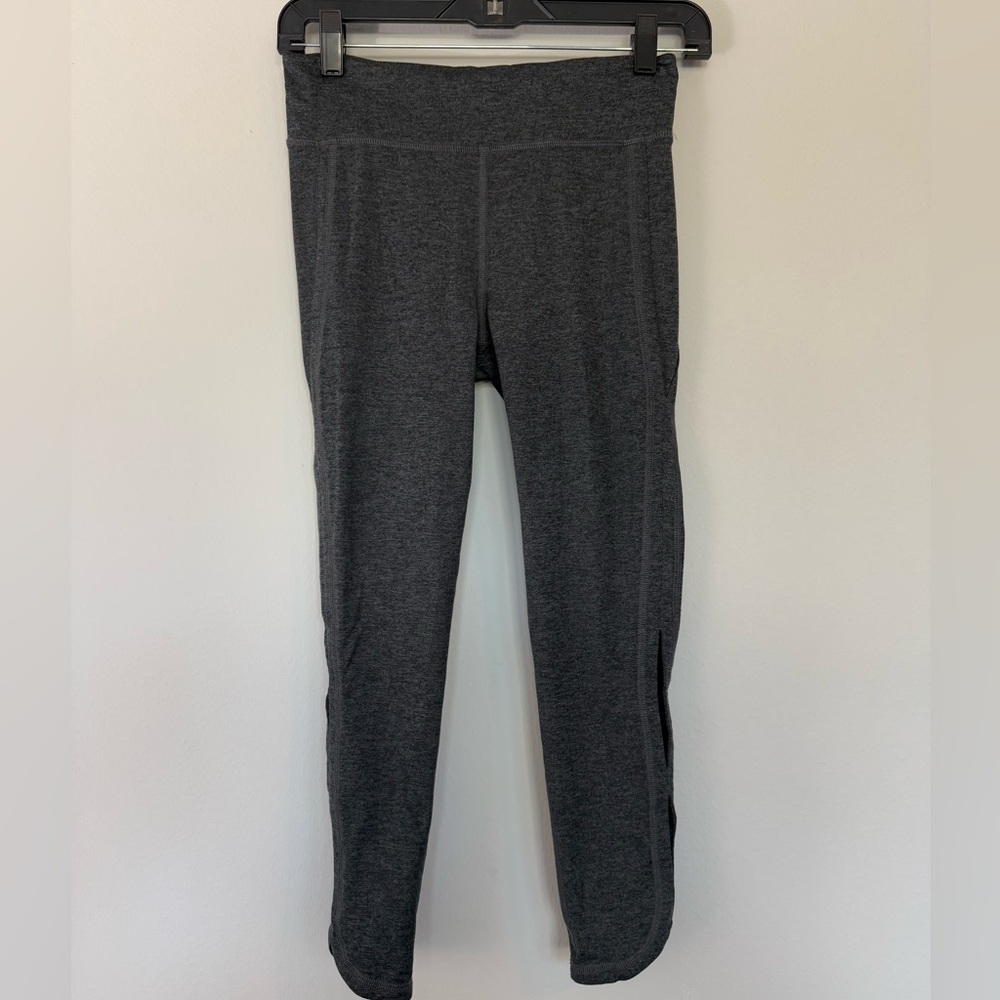 Free People FP Movement Charcoal Gray Cropped Leggings Cutout Size Smalll